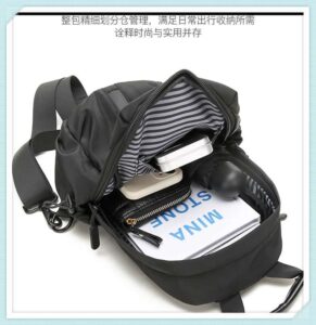 bolsa de peito, roupa e ombreiro