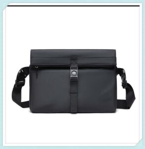 છાતીમાં ખભાની થેલી